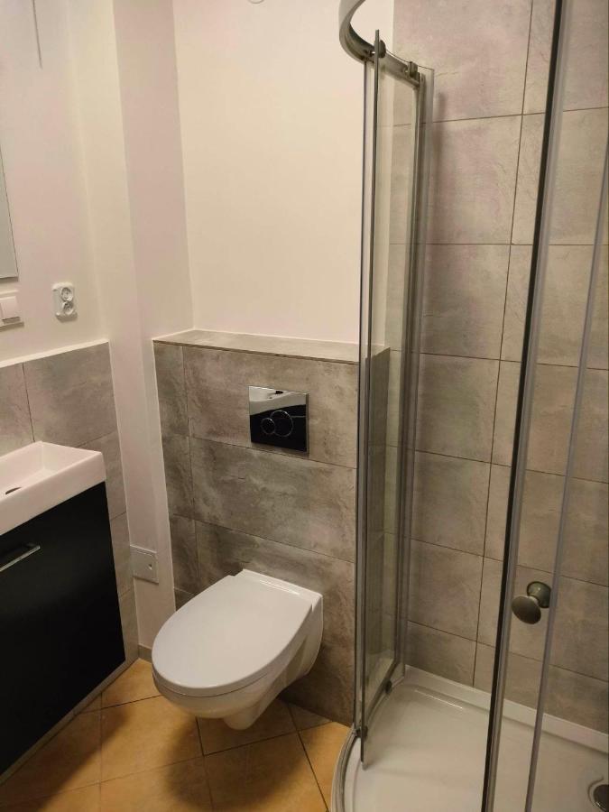 Urocze Studia W Lomiankach, 1- Z Sauna I Tarasem, 2- Z Kominkiem, 3- Ekonomiczne, 7Km Metro Mlociny Warszawa Łomianki Екстериор снимка